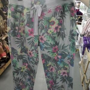 New floral capri sweat pants